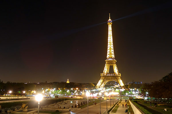 Париж по залез и вечер