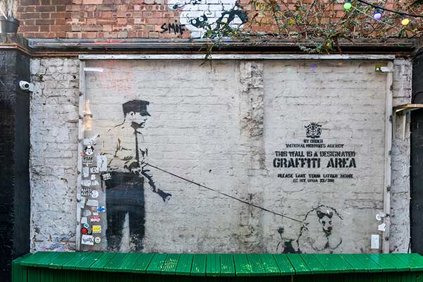Banksy - Shoreditch - Guard dog