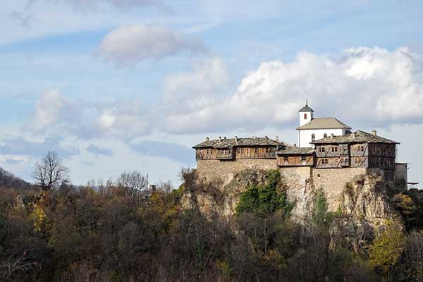 Гложенски манастир и пещера Моровица през есента