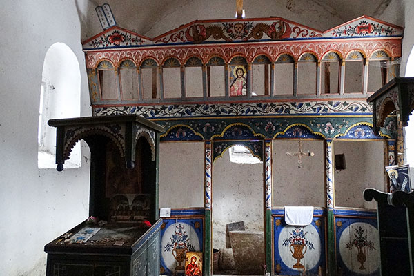 Западаща и разграбена църква Свети Димитър