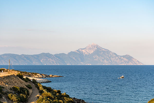 Гледка към Атон от Сарти, Ситония, Халкидики, Гърция