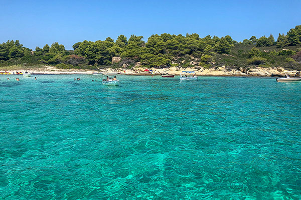 Бял плаж, остров Диапорос, Ситония, Халкидики, Гърция