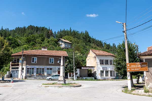 Екопътека Поглед към девет планини - село Сирищник
